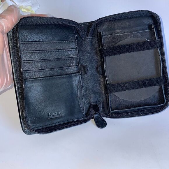 Fossil Black Leather Phone Wallet - Picture 5 of 6